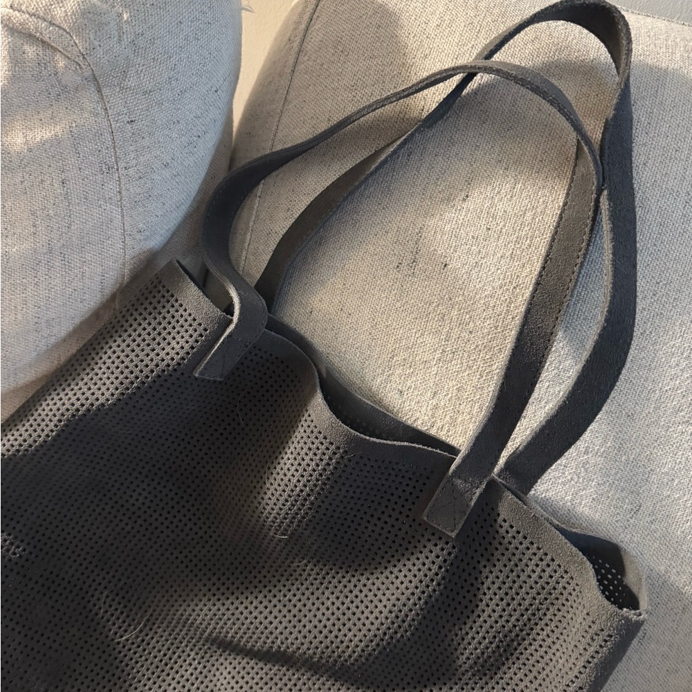 Monserat De Lucca - Orado Womens Perforated Suede Tot - Picture 3 of 4